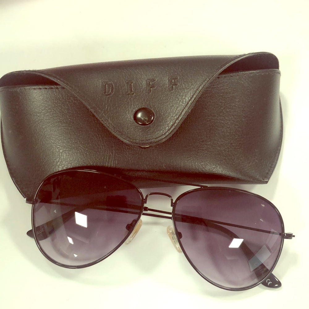 Diff eyewear sunglasses. Black aviators.